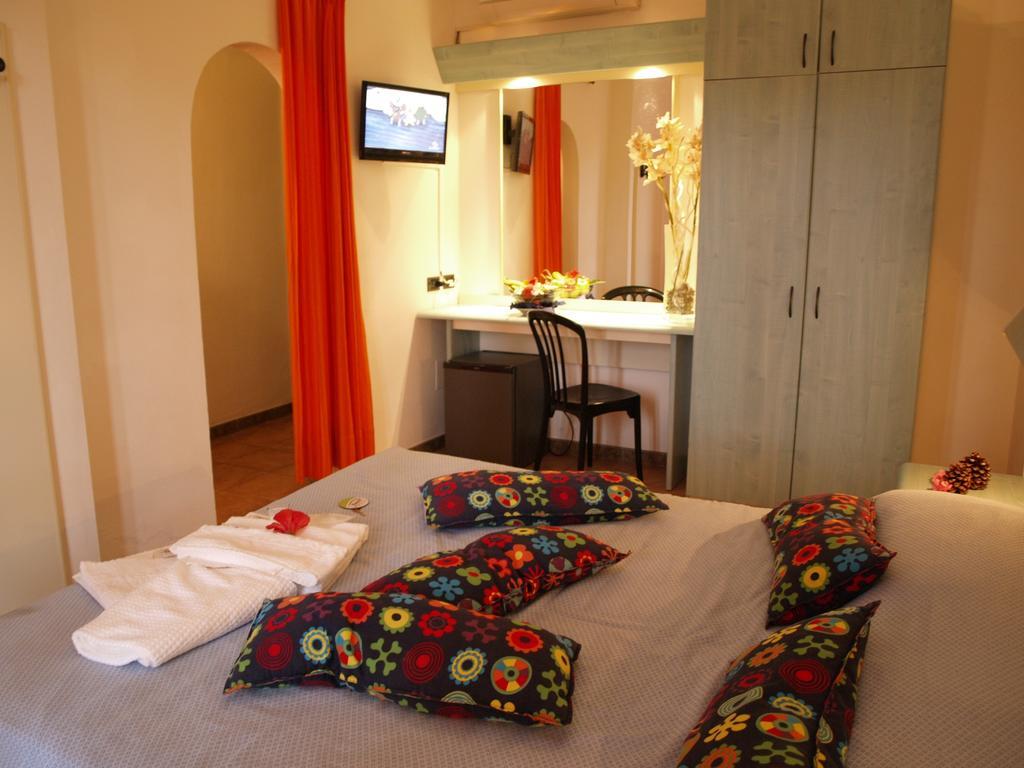 Club Esse Cala Bitta Hotell Baja Sardinia Rom bilde